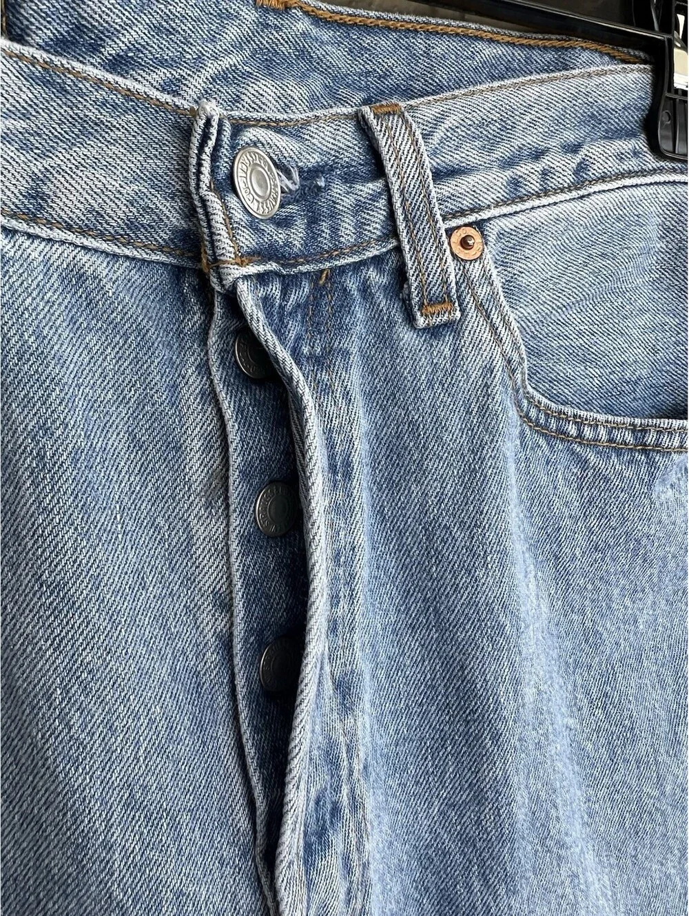 Levis excellent actual